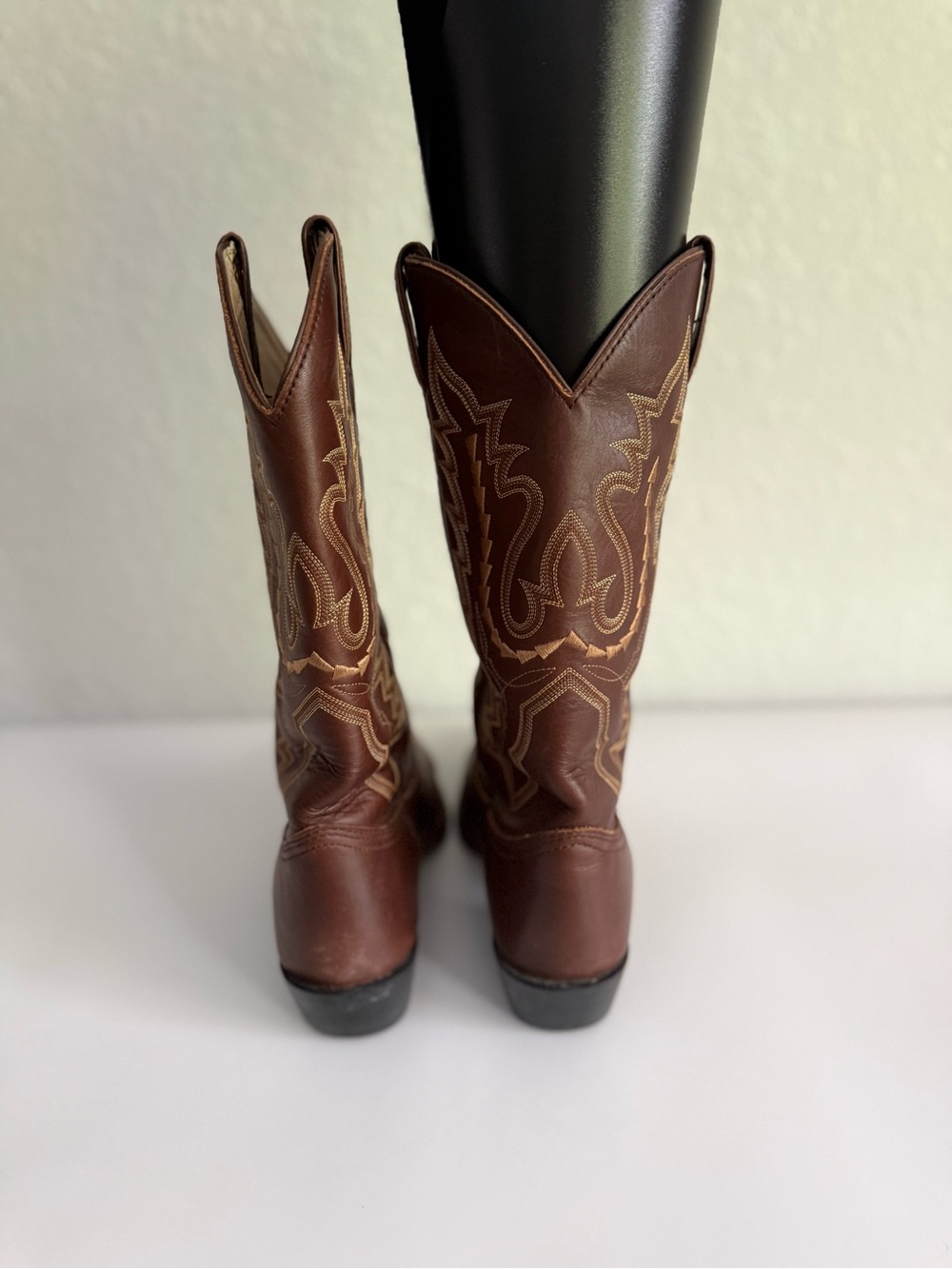 Justin Brown Women's Western Cowboy Boots - Classic Embroidered Style - Picture 5 of 14